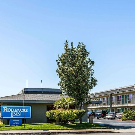 Rodeway Inn Ontario Mills Mall Guasti Exterior foto