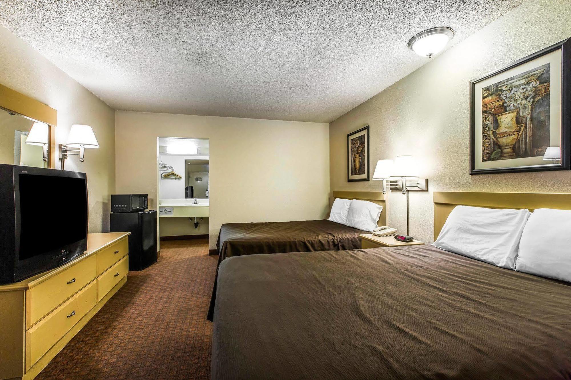 Rodeway Inn Ontario Mills Mall Guasti Exterior foto